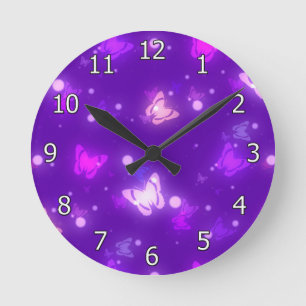 Horloge Ronde Papillons légers Violet Violet Conception