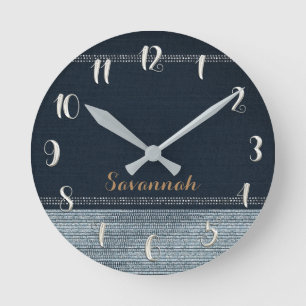 Horloge Ronde Parties scintillant des séquences de glam de Denim