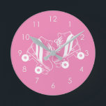 Horloge Ronde Patins à rouleaux minimalistes Patins à rouleaux r<br><div class="desc">Dessin minimaliste de patins à rouleaux blancs. Illustration en blanc de deux quads roller skate. Patinage à rouleaux esthétique simple,  patinage à rouleaux illustration moderne. Patins à roulettes blancs et roses illustration design,  cadeau pour un patineur à roulettes.</div>