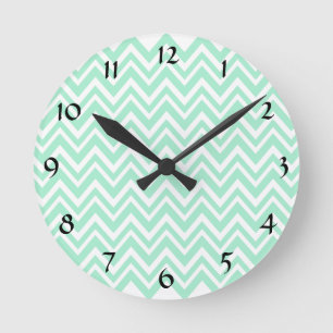 Horloge Ronde Pattern de Light Mint Green and White Zigzag