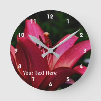 Horloge Ronde Pétales De Fleur Rouge Et Centre