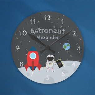 Horloge Ronde Petit astronaute sur la Lune, espace prénom