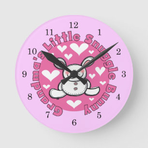 Horloge Ronde Peu de lapin du câlin de la grand-maman