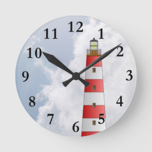 Horloge Ronde Phare rayé rouge dans le thème de plage de nuage