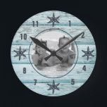 Horloge Ronde Photo Distressed Blue Beach Wood Starfish<br><div class="desc">Bois de plage dévêtu en bleu avec horloge murale d'étoile bleue de minuit avec votre photo préférée. Faites un grand cadeau ou un décor pour votre maison de plage. Si vous avez des questions sur le "DESIGN ONLY" ou si vous avez besoin d'aide, envoyez-moi un message ou visitez mon lien...</div>