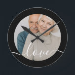 Horloge Ronde Photo et texte personnalisés<br><div class="desc">Faites une horloge murale photo personnalisée de Ricaso - ajoutez votre propre photo et texte - cadeaux photo</div>