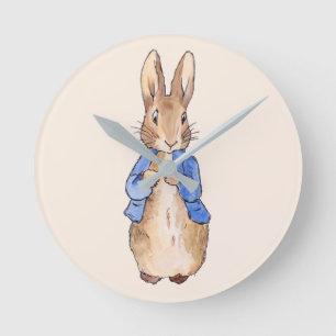 Horloge Ronde Pierre le Lapin sur fond beige