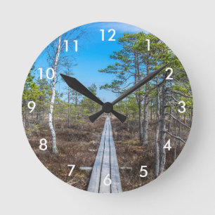 Horloge Ronde Piste en bois au-dessus du marais
