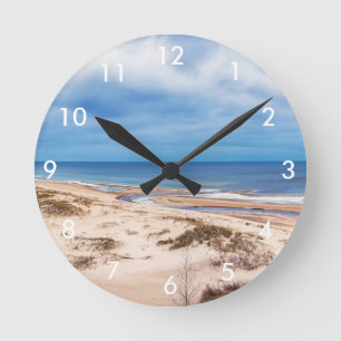 Horloge Ronde Plage de sable blanc près de la mer Baltique en Le