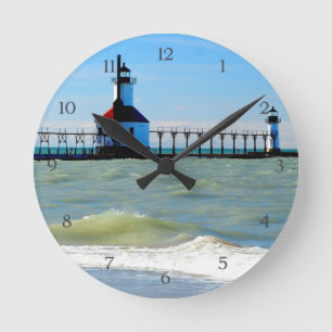 Horloge Ronde Plage Phare côtier Pier Ocean Waves Blue Sky