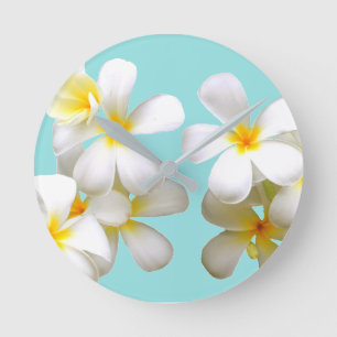 Horloge Ronde Plumeria blanche hawaïenne bleu fleur