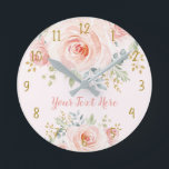 Horloge Ronde Plutôt Blush Rose or rose floral<br><div class="desc">Ce design féminin présente de magnifiques roses roses roses rose vif avec des accents feuille or</div>