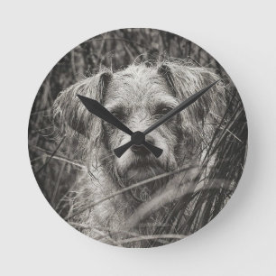 Horloge Ronde Portrait noir et blanc mignon et chiot photo