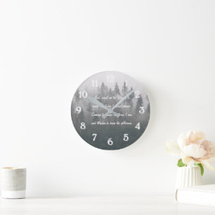 Horloge Ronde Prière de sérénité inspirante Forêt de brouillard