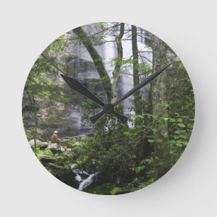 Horloge Ronde Randonneur admire Falls Branch Falls