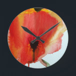Horloge Ronde Red Poppies aquarelle art floral moderne<br><div class="desc">D'une aquarelle peinte de pavots rouges et jaunes aux couleurs vives. Ces fleurs vibrantes sont peintes dans un style fluide et libre pour créer un design floral moderne de ces beaux plantes botaniques floraux. Les pavots sont un symbole de la mémoire des soldats de la Première Guerre mondiale.</div>