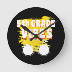 Horloge Ronde Retour À L'École Vibes De 5E Année Chemise Premier