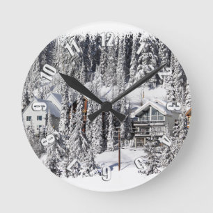 Horloge Ronde Retraite d'hiver - village alpin