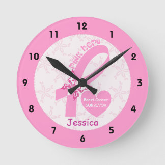 Horloge Ronde Ribbon rose Survivant du cancer du sein et frontiè
