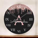 Horloge Ronde Rose Gold - Blush Pink Black Parties scintillant N<br><div class="desc">Rose Gold - Blush Pink and Black Sparkle Parties scintillant Monogramme Nom et cadran de luxe initial. Cela fait le cadeau sucré de 16 ans,  mariage,  douche nuptiale,  anniversaire,  baby shower ou bachelorette pour quelqu'un qui aime le luxe glamour et les styles chic.</div>
