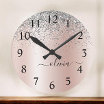 Horloge Ronde Rose Gold - Blush Pink Silver Parties scintillant<br><div class="desc">Or rose - Blush Rose et Argent Faux Foil Parties scintillant étincelante métallique brossé Monogramme Nom Horloge. Cela rend le cadeau parfait pour 16 ans,  mariage,  douche nuptiale,  anniversaire,  baby shower ou bachelorette pour quelqu'un qui aime le luxe glam et les styles chic.</div>