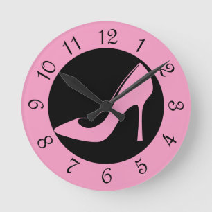 Horloge ronde rose haute chaussure rétro