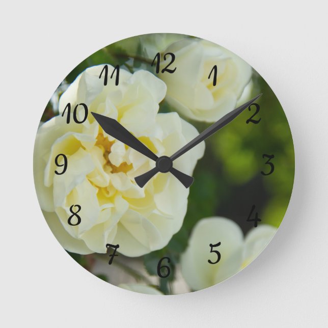 Horloge Ronde Roses blanches mignonnes pour positives (Recto)