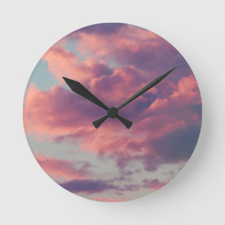 Horloge Ronde Roses Dreamy nuages de coucher de soleil esthétiqu
