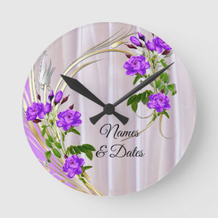 Horloge Ronde Roses violets d'aquarelle violette sur soie rose