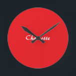 Horloge Ronde Rouge blanc Script élégant minimaliste Nom moderne<br><div class="desc">Ce modèle peut être customisé pour répondre à tous les métiers professionnels.</div>