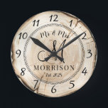 Horloge Ronde Rustic Personnalisé Mariage Nouveaux mariés<br><div class="desc">Une brosse en bois moderne rustique monobloc horloge murale mariage avec date établie et nom marié.</div>