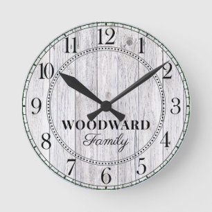 Horloge Ronde Rustic Wood Nom de famille personnalisé