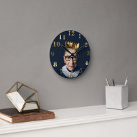 Ruth Bader Ginsburg avec couronne d'or