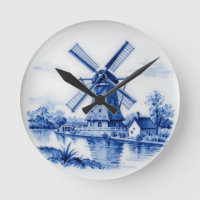 Scène de canal classique avec moulin à vent bleu d