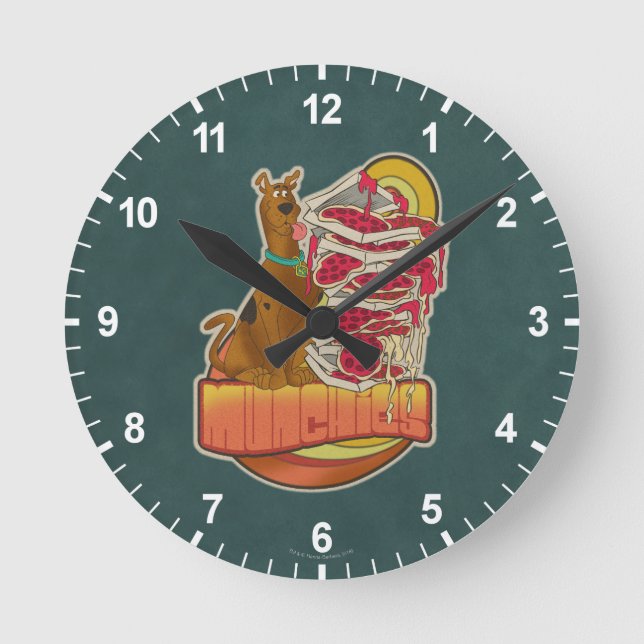 Horloge Ronde Scooby-Doo | Pile de Pizza "Munchies" Graphique (Recto)