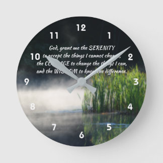 Horloge Ronde Serenity Prayer Cattails Dans Mist Inspiration