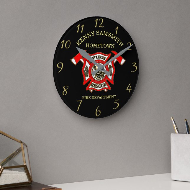 Horloge Ronde Service D'Incendie Insigne Or Et Rouge Avec Axes D (Créateur téléchargé)