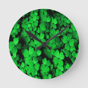 Horloge Ronde Shamrocks and Hearts Saint Patrick's Day Green