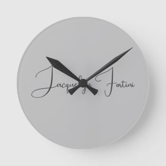 Horloge Ronde Silver Color Elegant Grey Calligraphy Nom du scrip