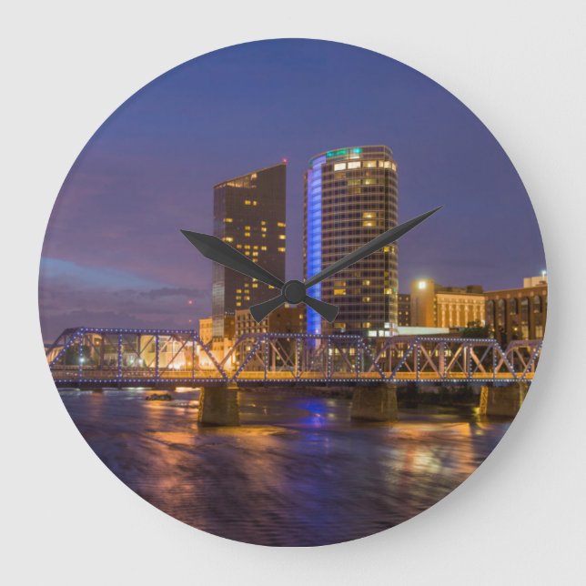 Horloge Ronde Skyline À Dusk, Sur La Grande Rivière (Recto)