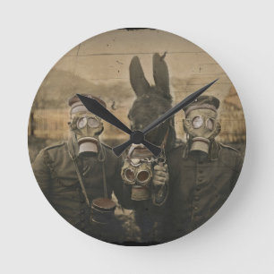Horloge Ronde Soldats Masques d'âne et de gaz