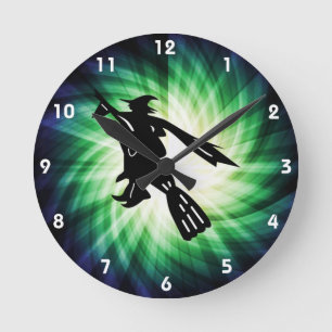 Horloge Ronde Sorcière sur Broom Silhouette