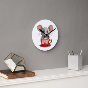 Horloge Ronde Souris adorable à la caféine dans une tasse rouge