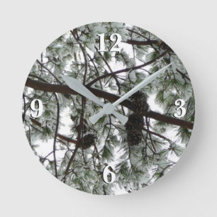 Horloge Ronde Sous le pin enneigé - Photo d'hiver
