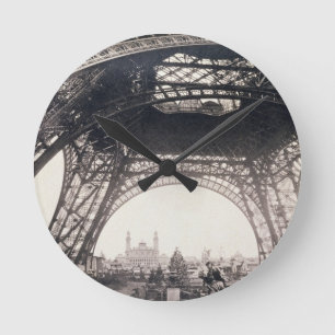 Horloge Ronde Sous Tour Eiffel, avant de monter, de "L