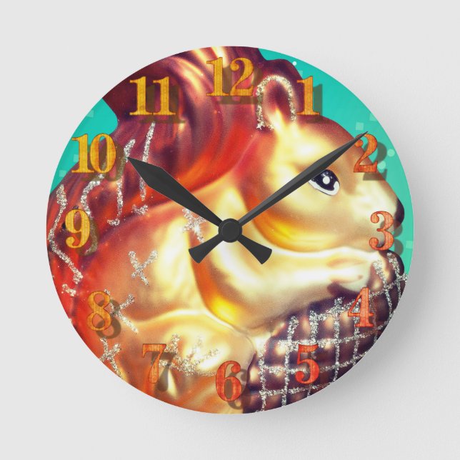 Horloge Ronde Squerrl and pinecone vintage (Recto)