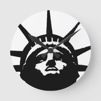 Horloge Ronde Statue d'Art Pop Noir & Blanc de la Liberté