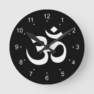 Horloge Ronde Symbole en blanc sur le bras noir
