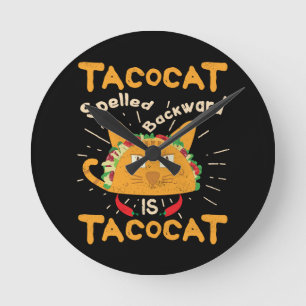 Horloge Ronde Tacocat épelé à l'envers Cinco de Mayo Taco