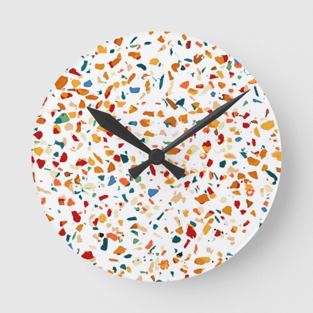 Horloge Ronde Tan Terrazzo | Peinture Eclectique Quirky Confetti (Recto)